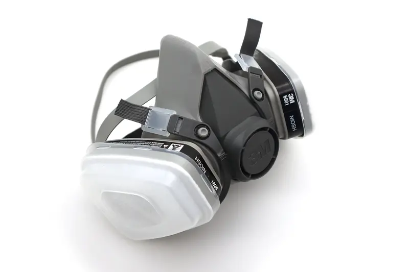 3M Half Facepiece Respirator With Organic Vapor Cartridges, N95 Pre-Filters & Paint Fume Retainers 1